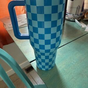 HydroJug Blue Checkered Dining Mug 40 oz spill proof